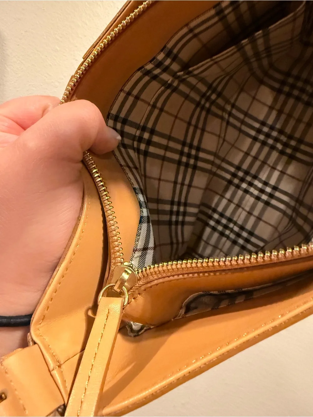 Burberry Tan Leather Shoulder Bag - Picture 8 of 9